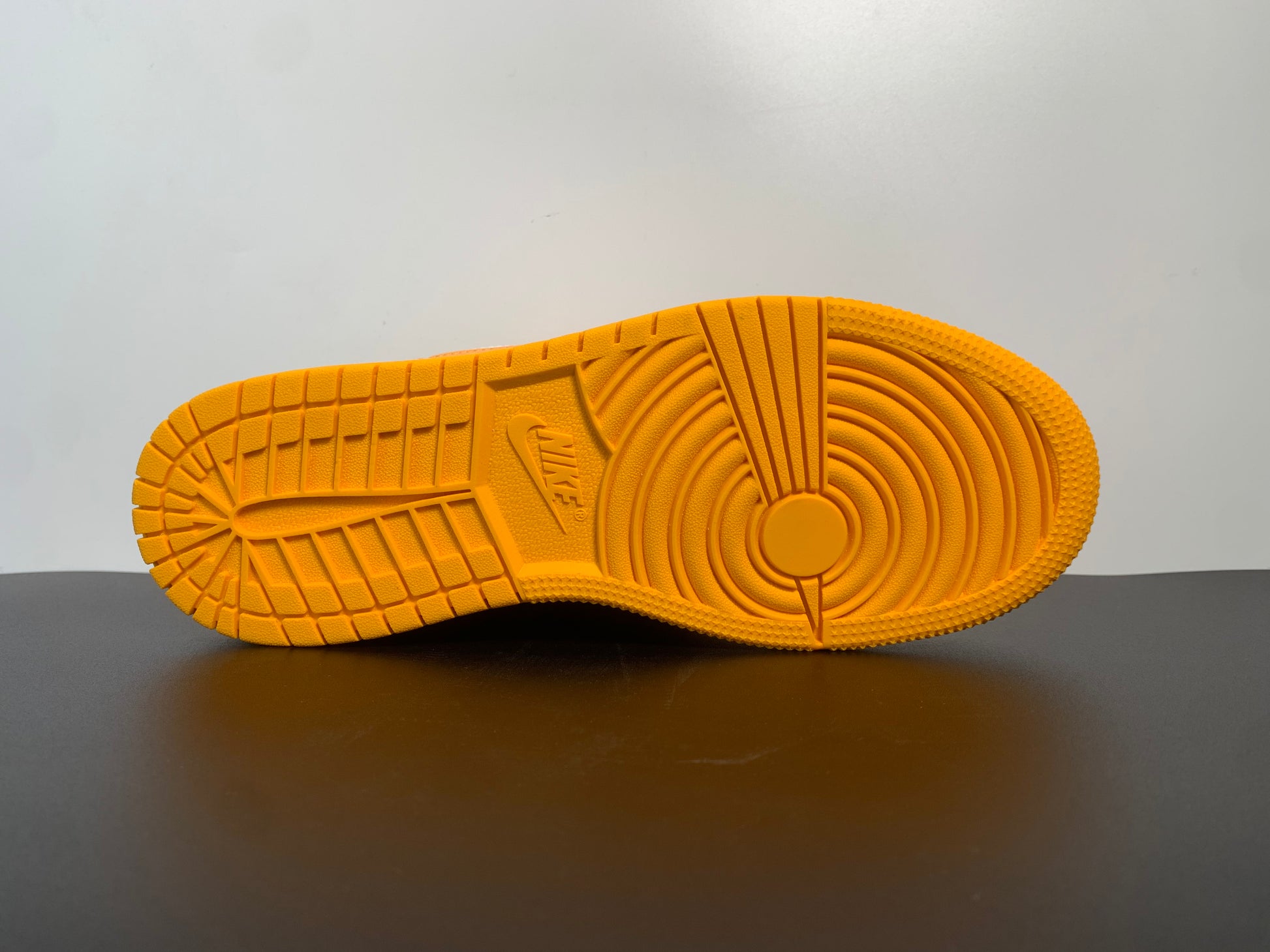 Air Jordan 1 Low University Gold