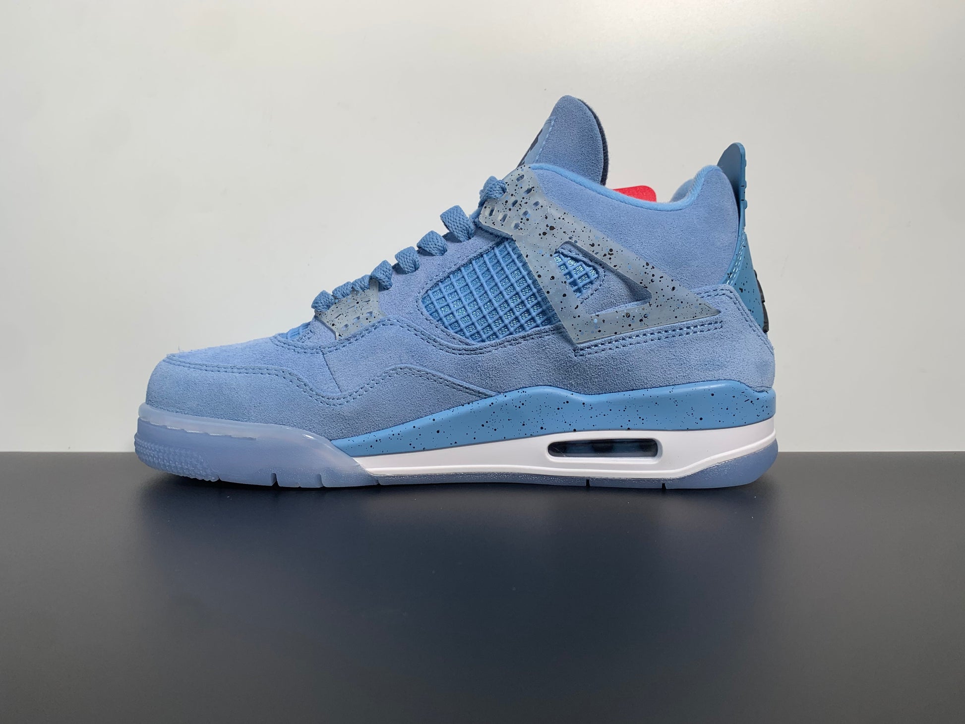 Air Jordan 4 Retro “UNC” PE Tar Heels