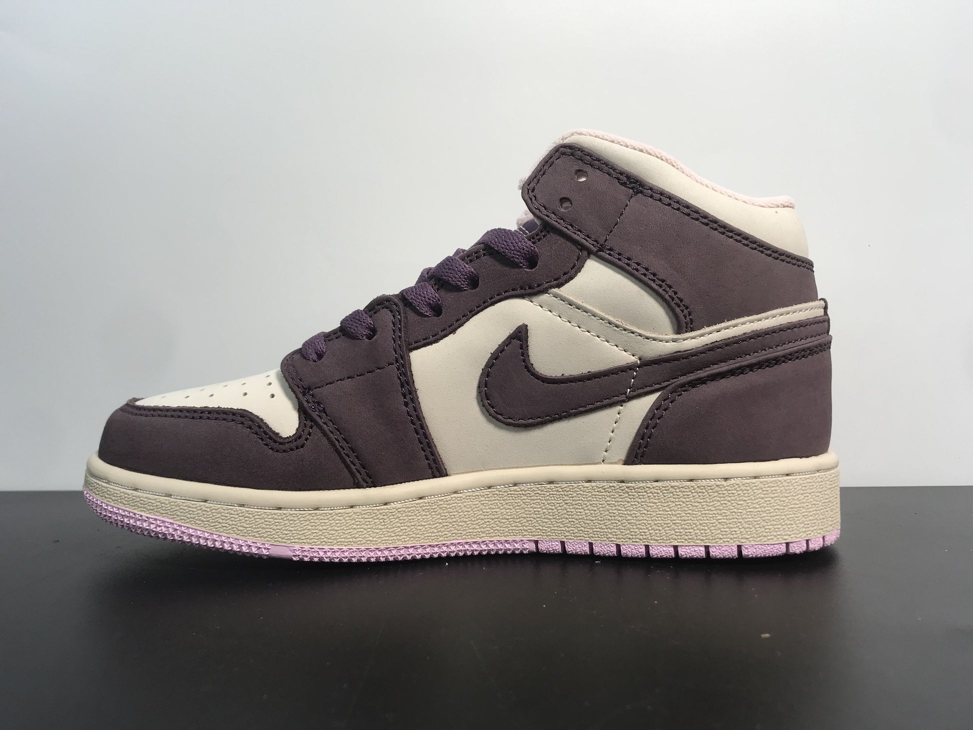 Air Jordan 1 Retro Mid 'Pro Purple'