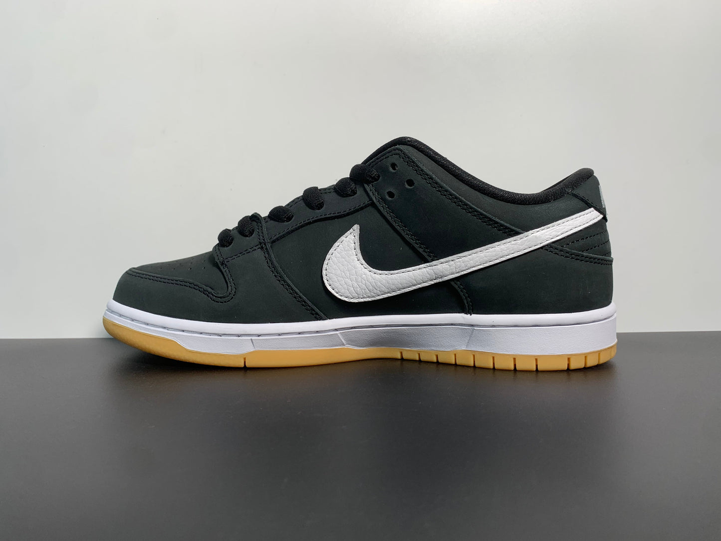 Nike Dunk Low SB 'Black Gum'‘ CD2563-101