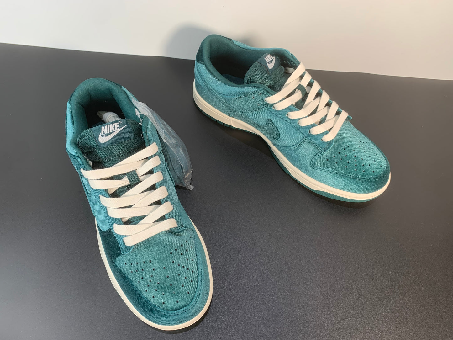 Wmns Nike Dunk Low 'Green Velvet' DZ5224-300