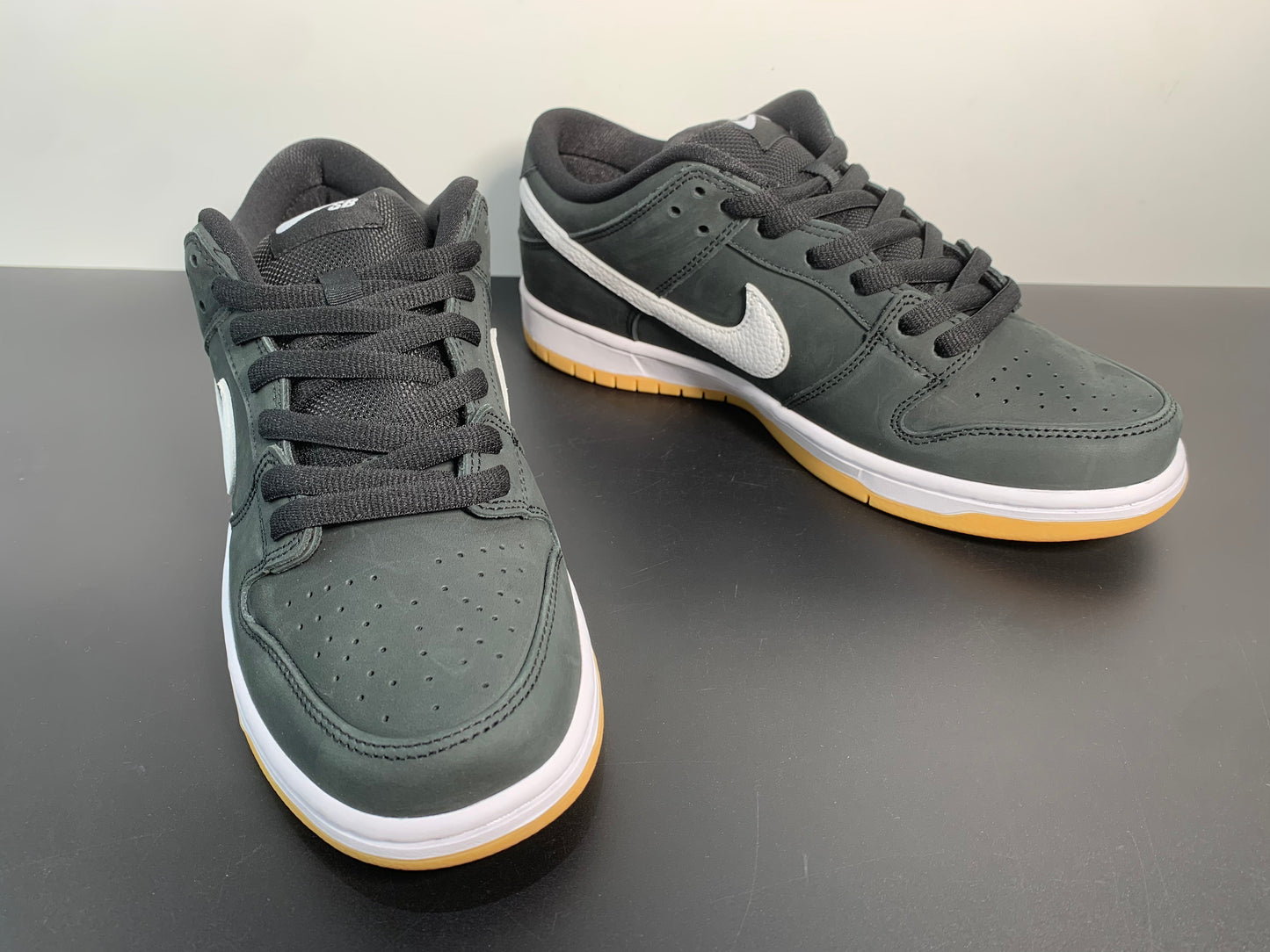 Nike Dunk Low SB 'Black Gum'‘ CD2563-101