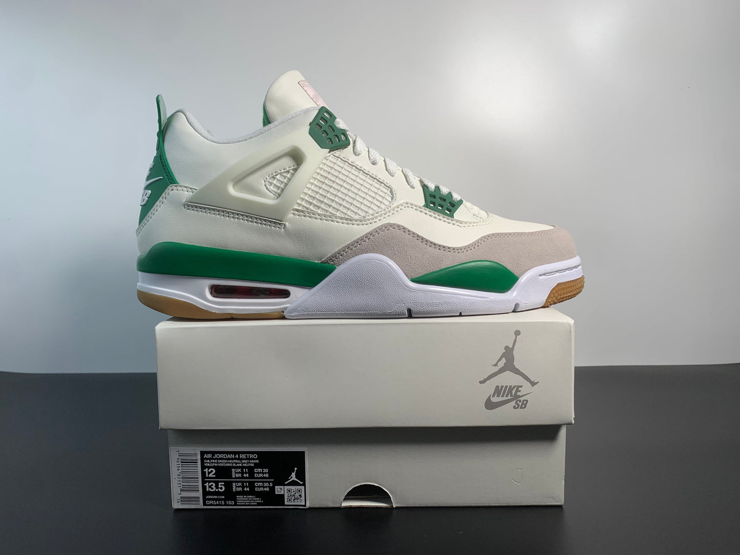 Nike SB x Air Jordan 4 “Pine Green” DR5415-103