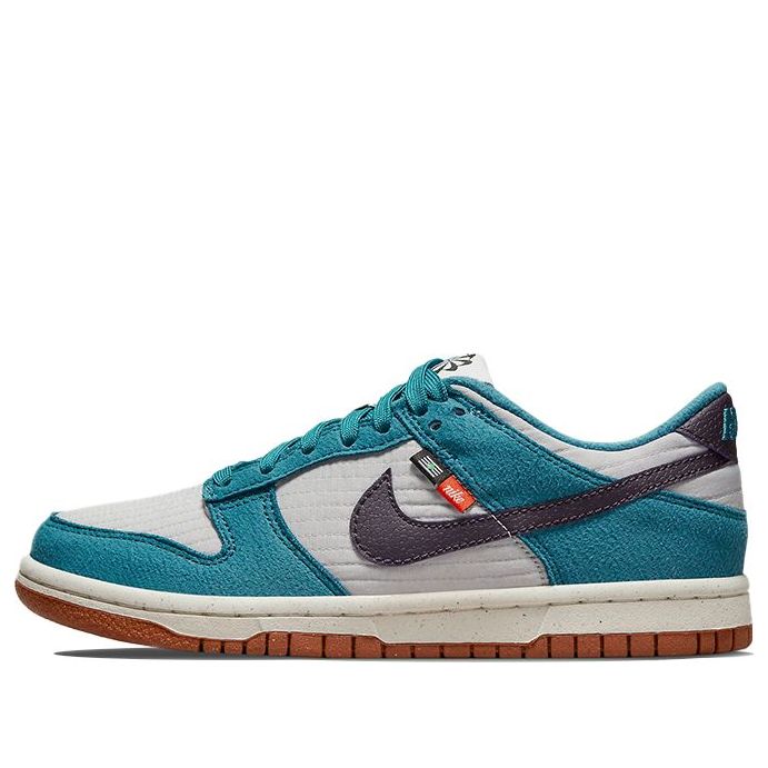 Nike Dunk Low SE (GS) DC9561-400 sneakmarks