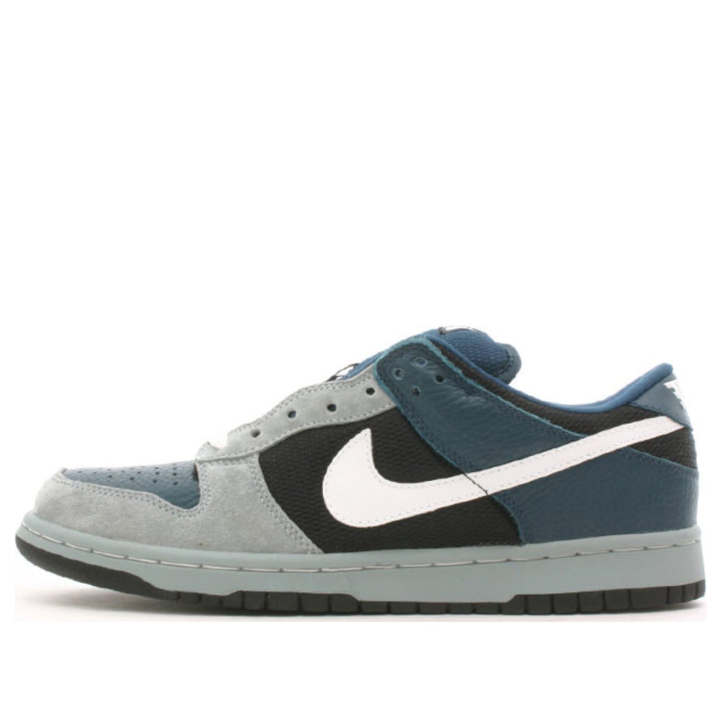 Nike Dunk Low Pro SB Skateboard 'Futura' Black/White-Nightshade-Shark 304292-013 sneakmarks